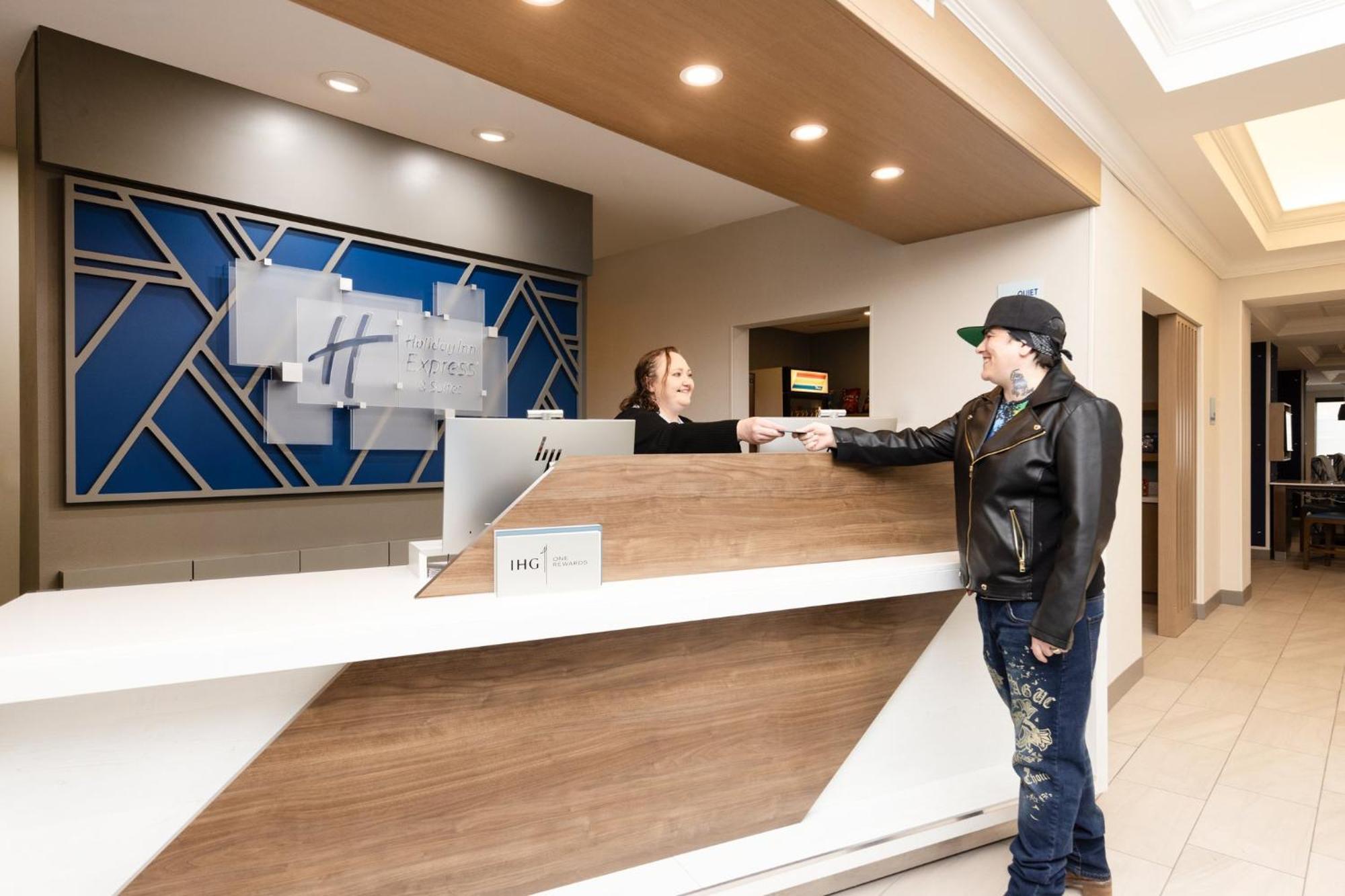 Holiday Inn Express And Suites Missoula By Ihg Exterior photo